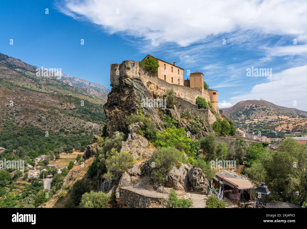 Die schöne kleine Stadt Corte an einem Sommermorgen, Corse, Frankreich. Stockfoto