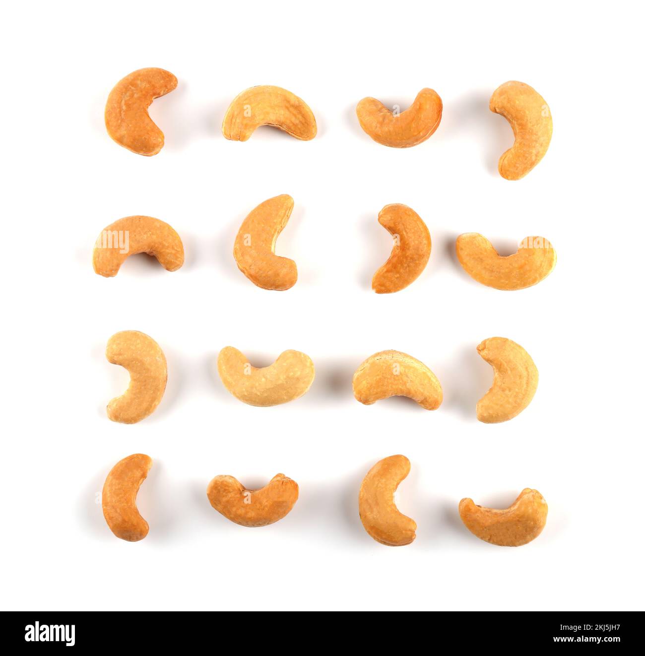 Set gerösteter Cashew-Nüsse, isoliert auf weißem Hintergrund. Stockfoto