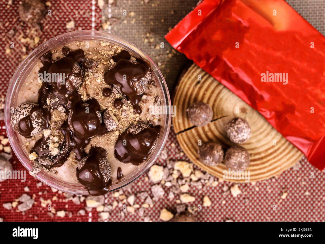 Bilder von Säften und Smoothies mit Donuts Stockfoto