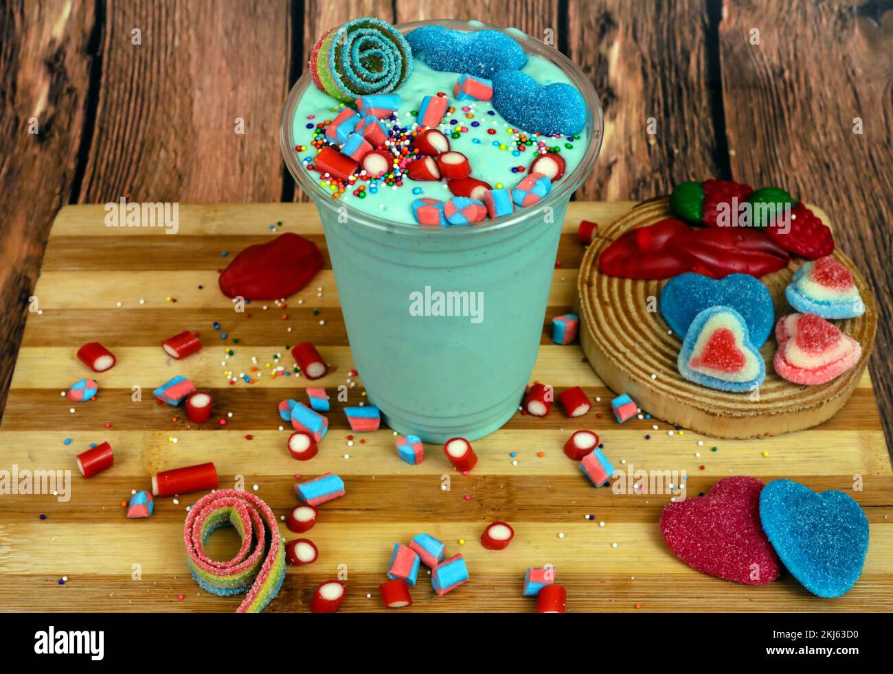 Bilder von Säften und Smoothies mit Donuts Stockfoto