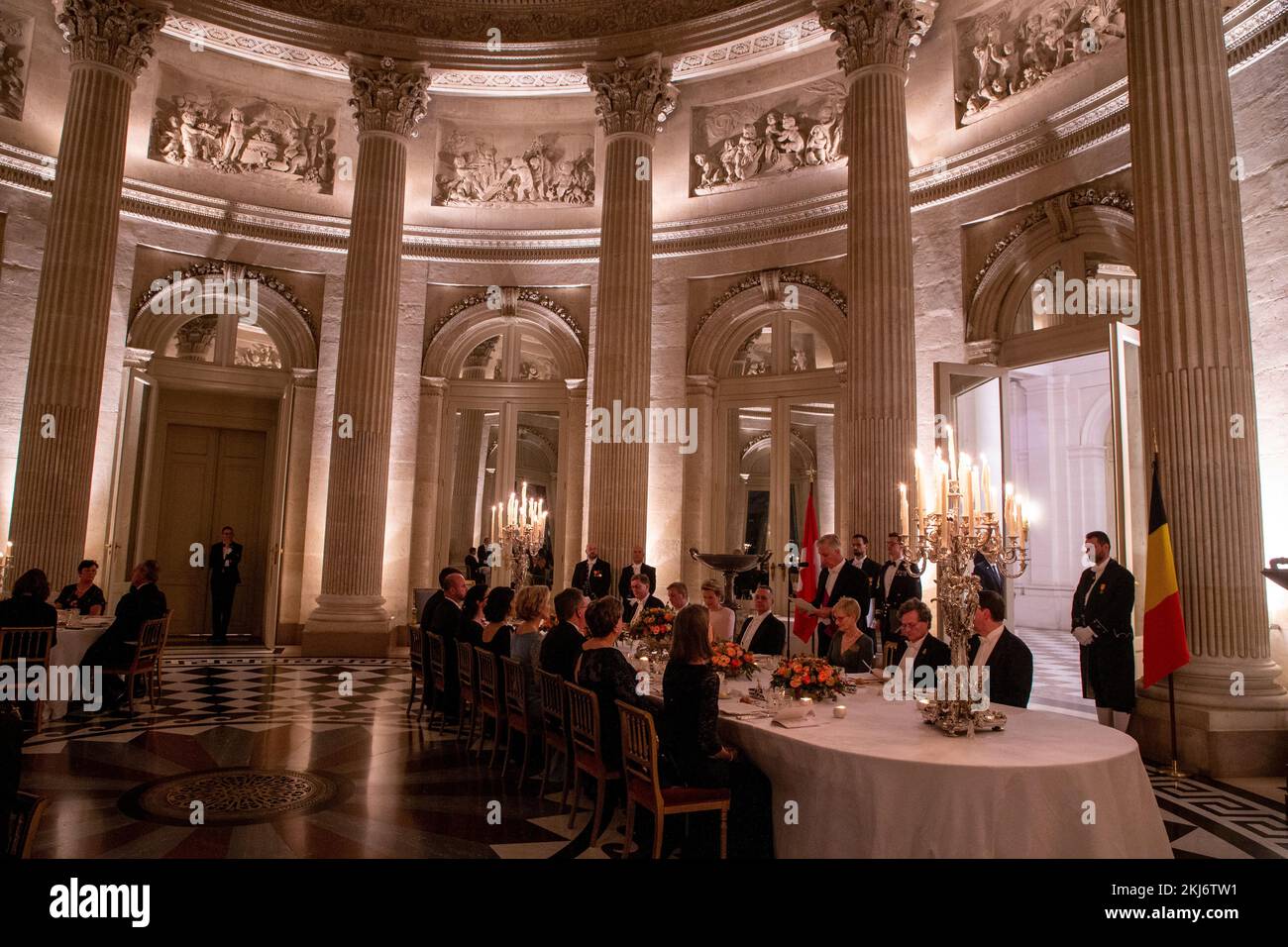 Abbildung zeigt ein Staatsbankett im Palast während eines offiziellen Staatsbesuchs des Präsidenten der Schweizerischen Eidgenossenschaft am Donnerstag, den 24. November 2022, in Brüssel. BELGA FOTO NICOLAS MAETERLINCK Stockfoto