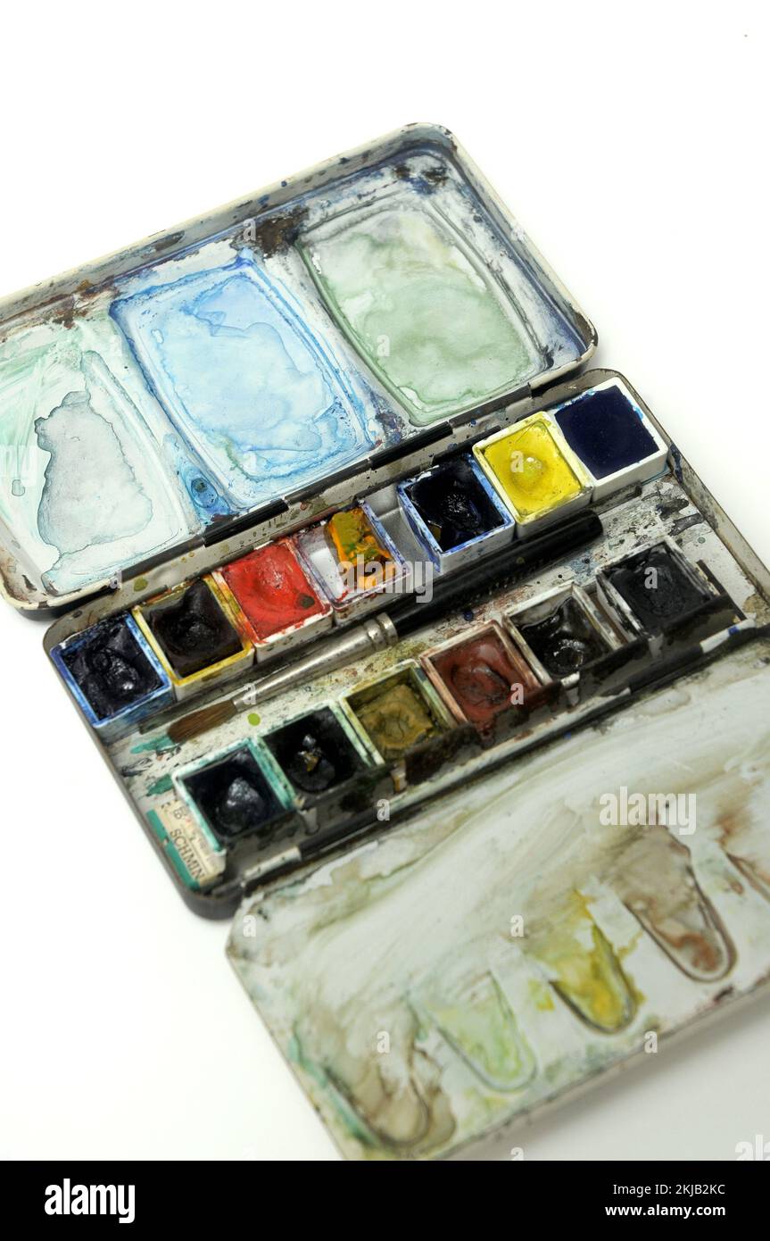 Alte gebrauchte Tasche Aquarell Box, Feldarbeit, Pocket Art, Kreativitätstools, Street Creativity, Aquarelle, Farben, Farbfeld, Stockfoto