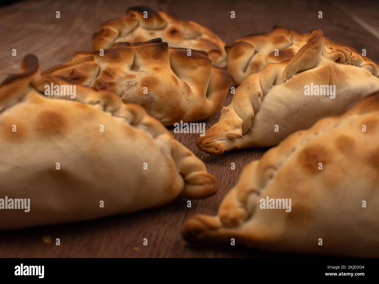 Traditionelle argentinische Empanadas Pie auf dem Tisch, Fleisch Huhn ...