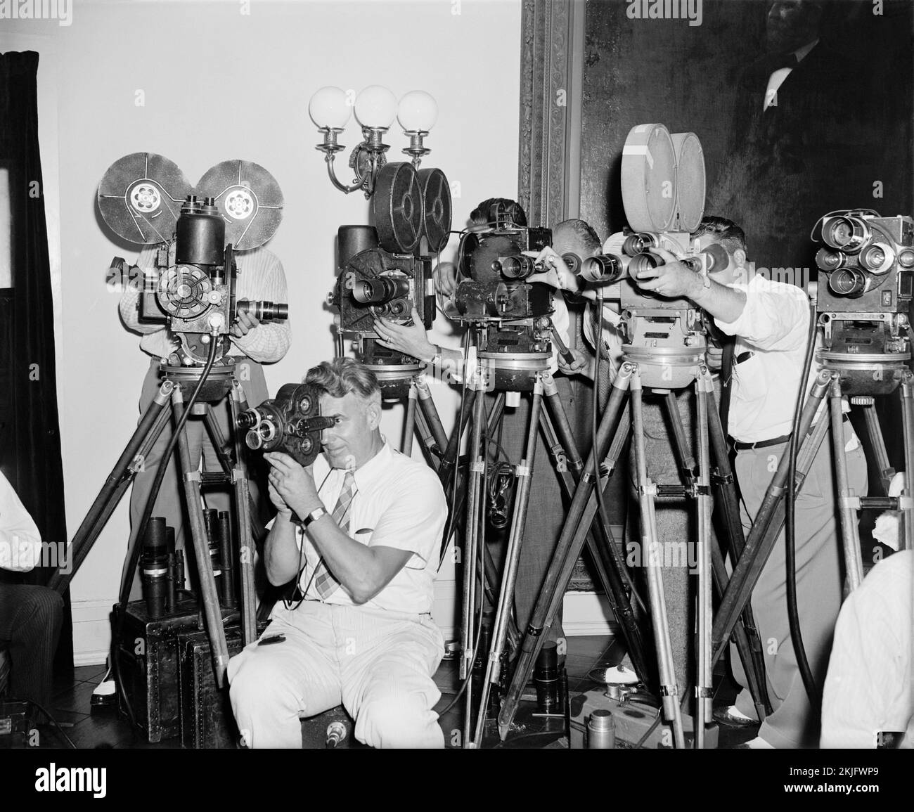Newsreel Kameras bei US-Präsident Roosevelts Kamingespräch vom 3. September 1939, in dem er über den Ausbruch des Krieges in Europa sprach Stockfoto