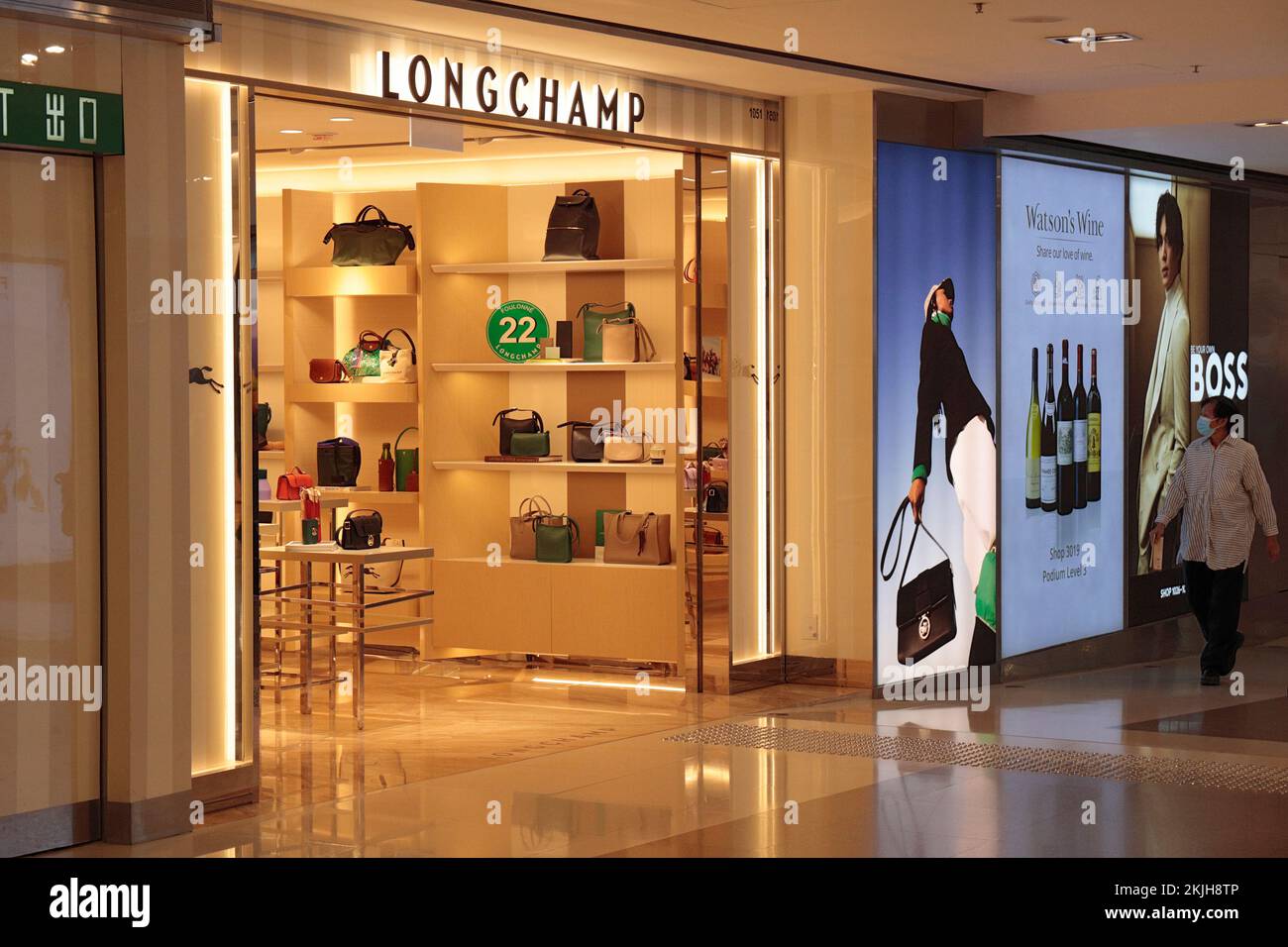 Longchamp, Bekleidungs- und Accessoires-Geschäft, IFC Mall, Hongkong, 17.. November 2022 Stockfoto