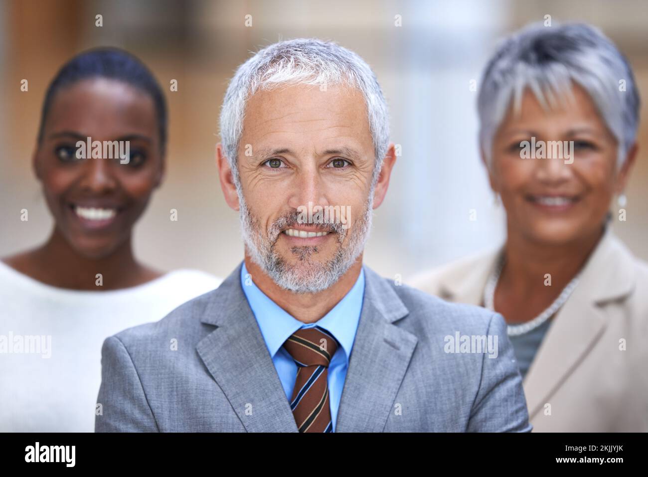 Wir setzen unsere Worte in Taten um. Eine Gruppe selbstbewusster Geschäftsleute. Stockfoto