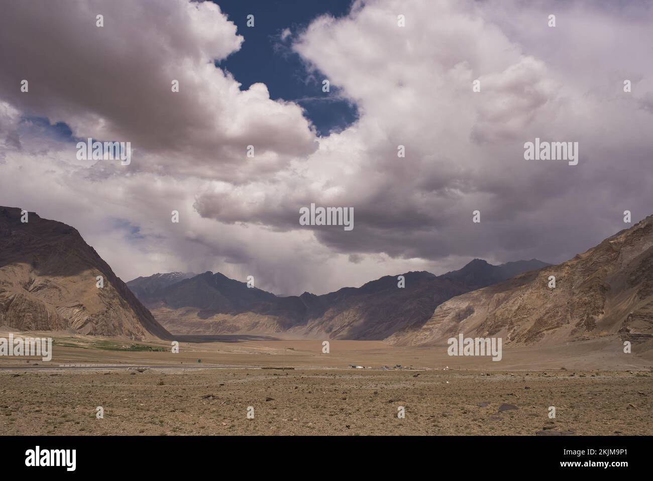 Landwirtschaftliche Landschaft in kalten Wüstenregionen des Zanskar-Tals von Ladakh Stockfoto