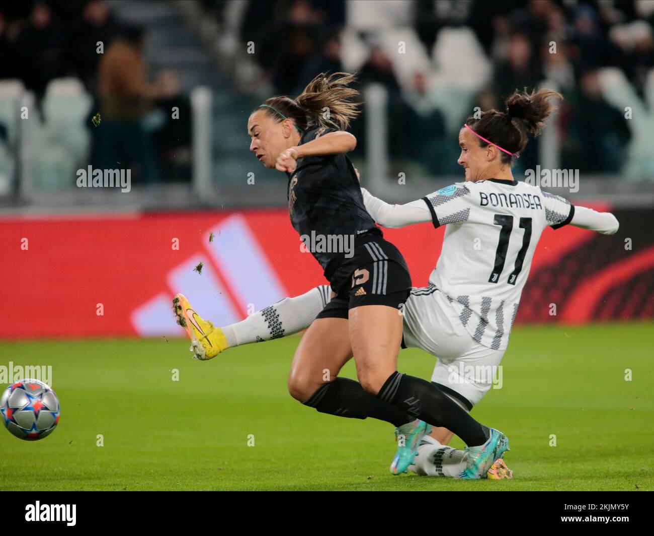 Turin, Italien. 24.. November 2022. Barbara Bonansea von Juventus Women während der UEFA Womenâs Champions League, Gruppe C, Fußballspiel zwischen Juventus Women und Arsenal Women am 24. November 2022 im Allianz-Stadion in Turin, Italien. Foto Nderim Kaceli Kredit: Unabhängige Fotoagentur/Alamy Live News Stockfoto