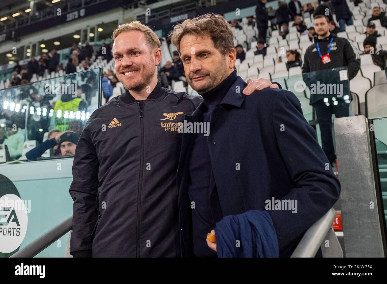 TURIN, ITALIEN, 24. NOVEMBER 2022. Jonas Eidevall, Cheftrainer von Arsenal Women, und Joe Montemurro, Cheftrainer von Juventus Women, während des UWCL-Spiels (Gruppe C) zwischen dem FC Juventus Women und dem FC Arsenal Women am 24. November 2022 im Allianz Stadium in Turin, Italien. Kredit: Massimiliano Ferraro/Alamy Live News Stockfoto