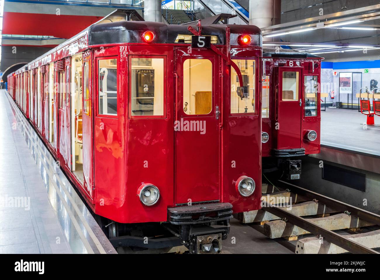 Historische U-Bahn-Züge an der U-Bahn-Station Chamartin, Madrid, Spanien Stockfoto