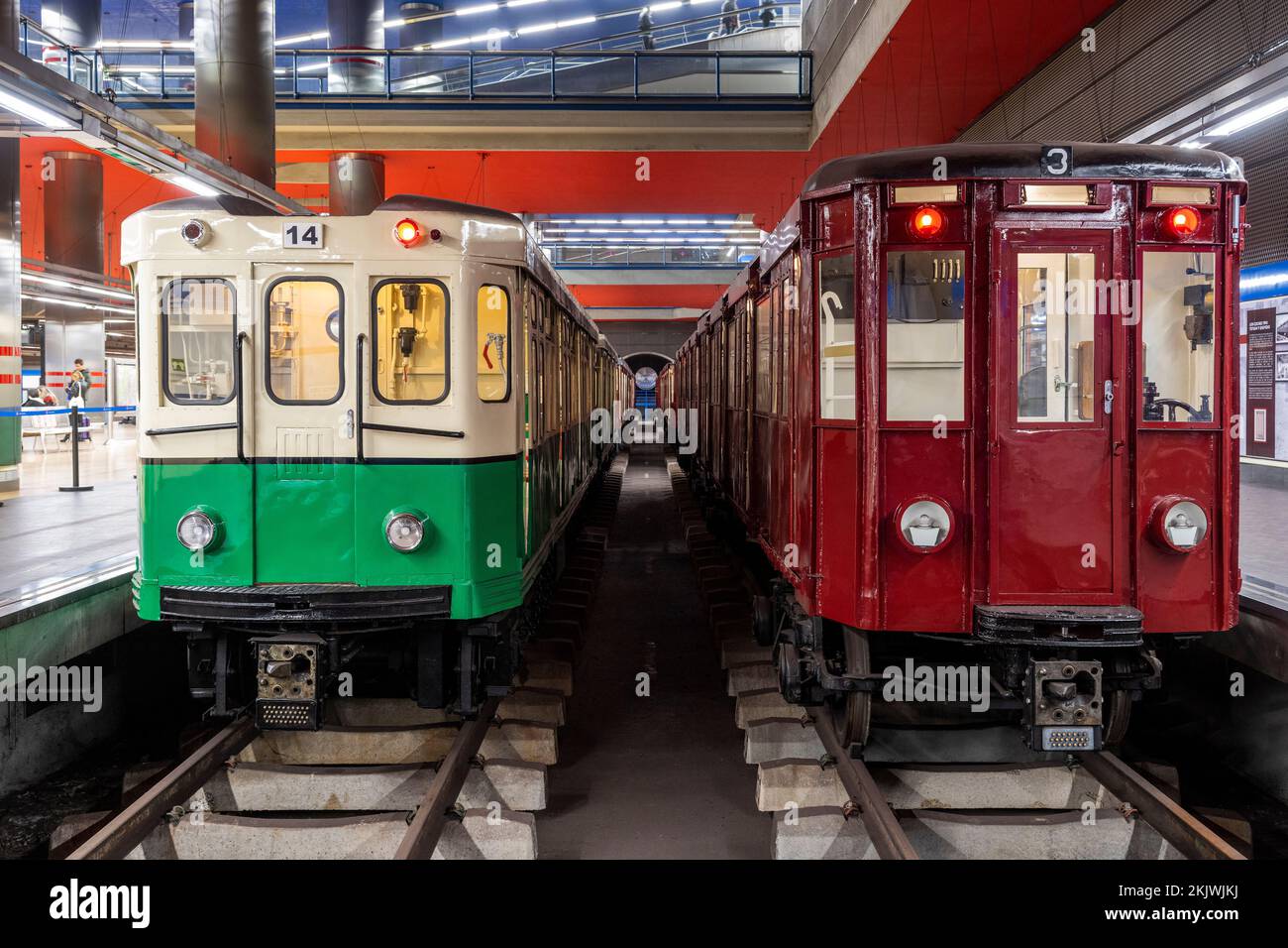 Historische U-Bahn-Züge an der U-Bahn-Station Chamartin, Madrid, Spanien Stockfoto