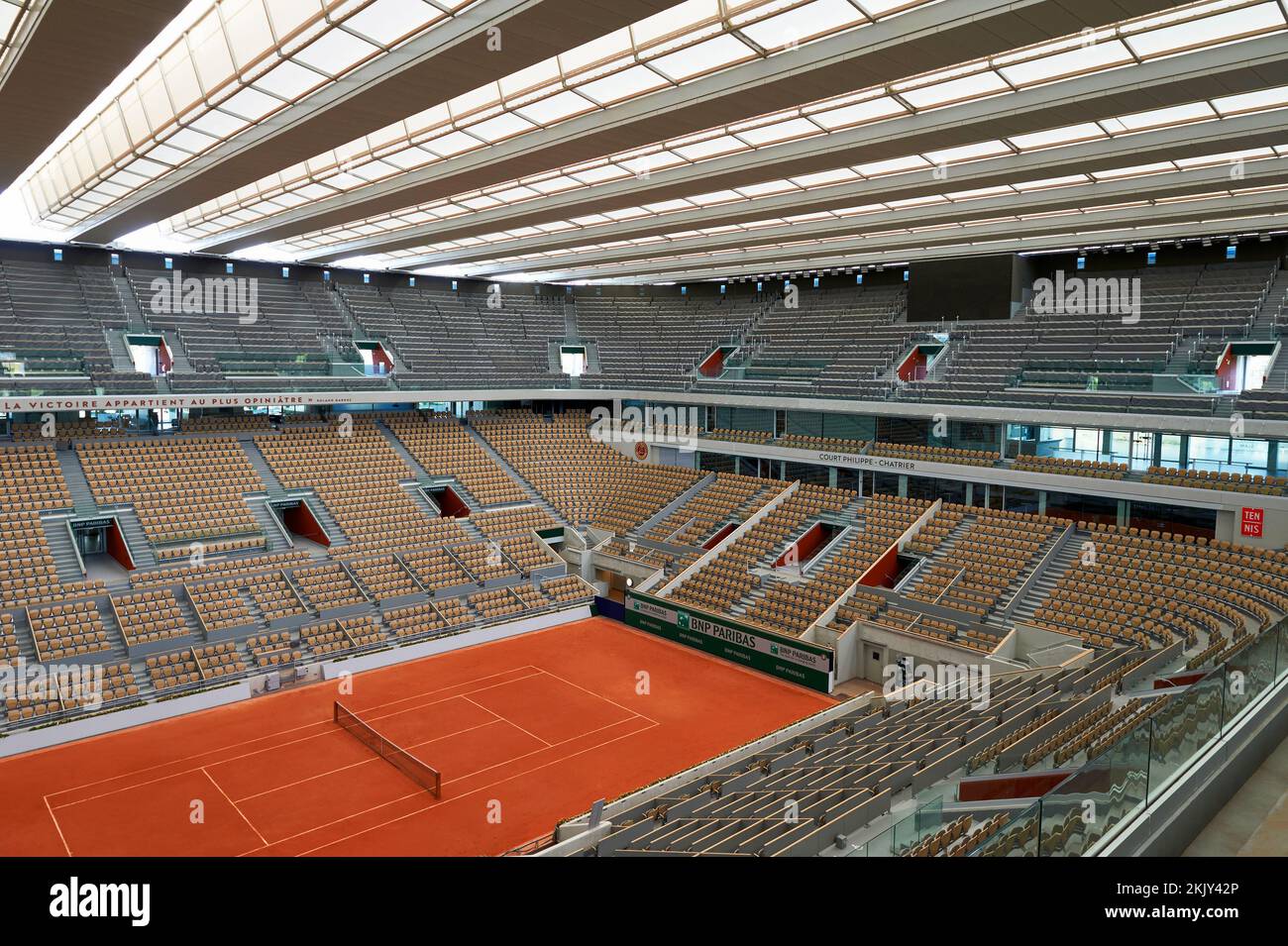 Hauptplatz von Philippe Chatrier im Tenniskomplex Roland Garros in Paris Stockfoto