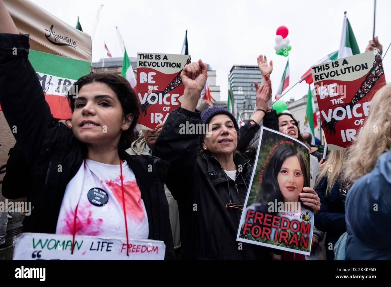 Iraner, die in England leben und gegen die Islamische Republik im Iran protestieren. Sie unterstützen den Womens-Aufstand gegen die repressive Herrschaft über das Tragen des Hijabs nach dem Tod von Mahsa Amini. London, 2022. November Stockfoto