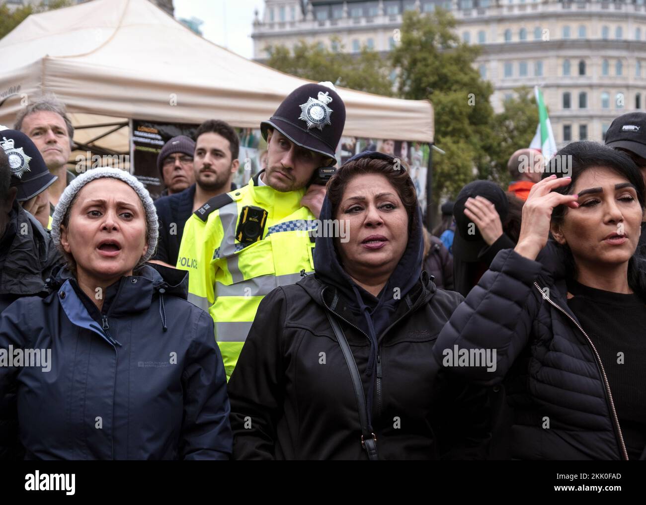 Iraner, die in England leben und gegen die Islamische Republik im Iran protestieren. Sie unterstützen den Womens-Aufstand gegen die repressive Herrschaft über das Tragen des Hijabs nach dem Tod von Mahsa Amini. London, 2022. November Stockfoto