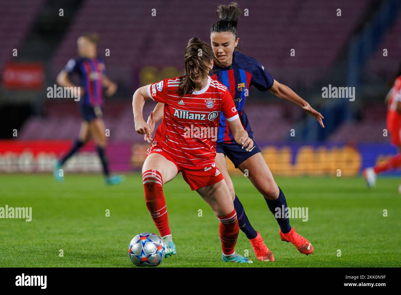 Barcelona, Spanien. 24.. November 2022. Sarah Zadrazil vom FC Bayern Munchen in Aktion während des UEFA Womens Champions League-Spiels zwischen dem FC Barcelona und dem FC Bayern Munchen im Camp Nou in Barcelona, Spanien. Kredit: DAX Images/Alamy Live News Stockfoto