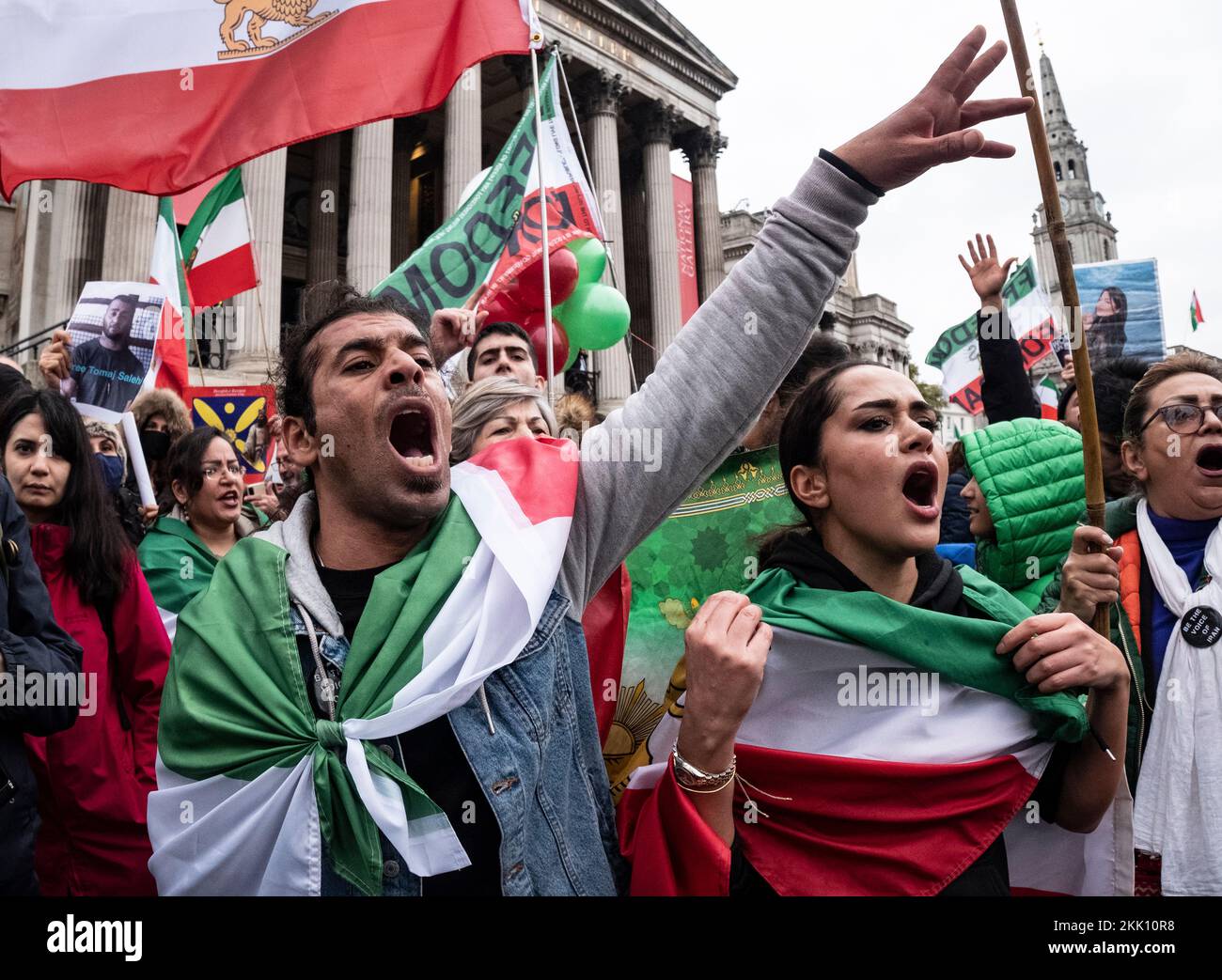 Iraner, die in England leben und gegen die Islamische Republik im Iran protestieren. Sie unterstützen den Womens-Aufstand gegen die repressiven Regeln über das Traarin Stockfoto