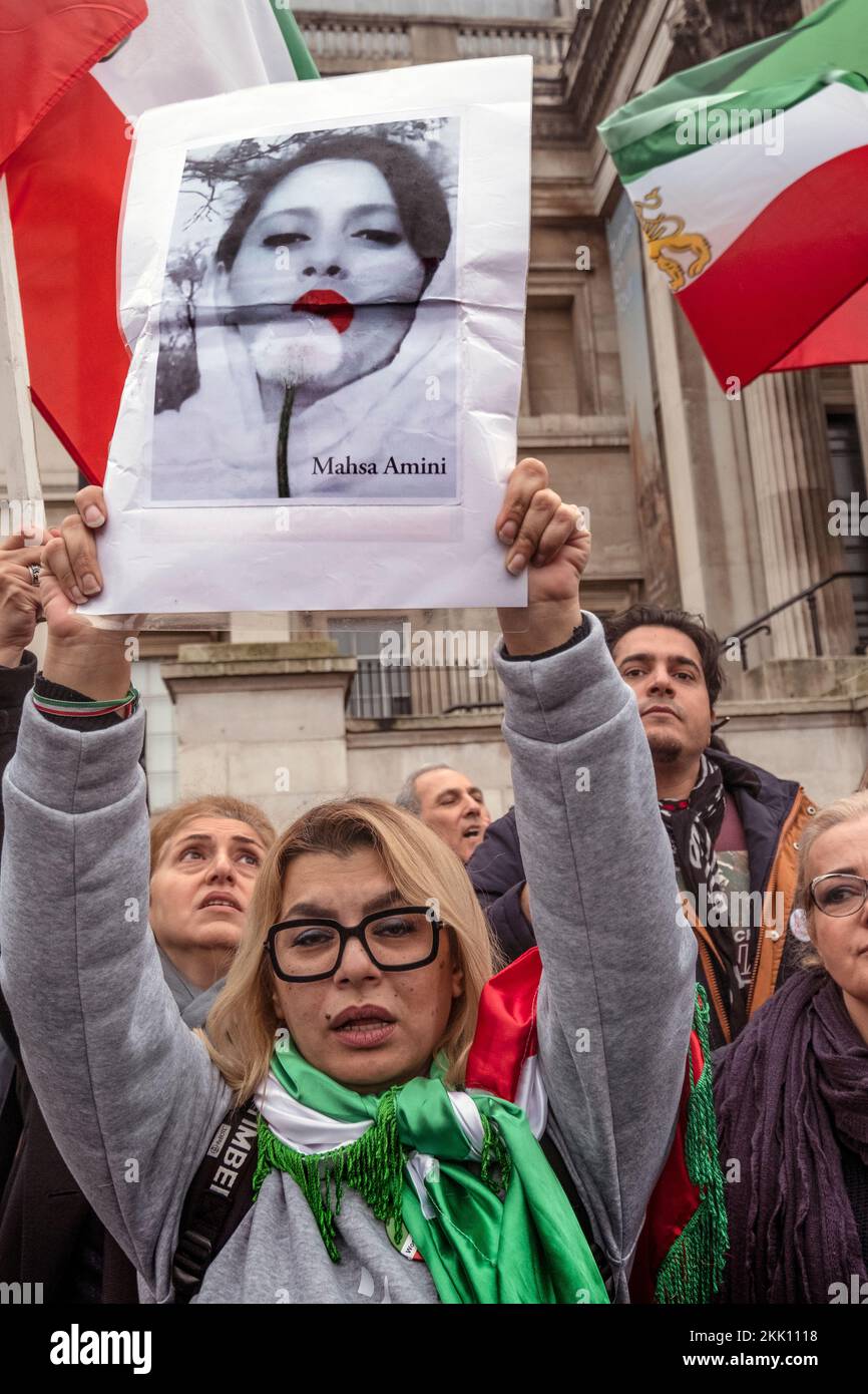 Iraner, die in England leben und gegen die Islamische Republik im Iran protestieren. Sie unterstützen den Womens-Aufstand gegen die repressiven Regeln über das Traarin Stockfoto