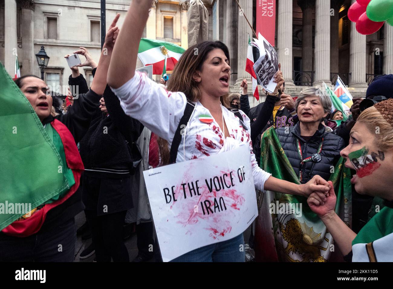 Iraner, die in England leben und gegen die Islamische Republik im Iran protestieren. Sie unterstützen den Womens-Aufstand gegen die repressiven Regeln über das Traarin Stockfoto