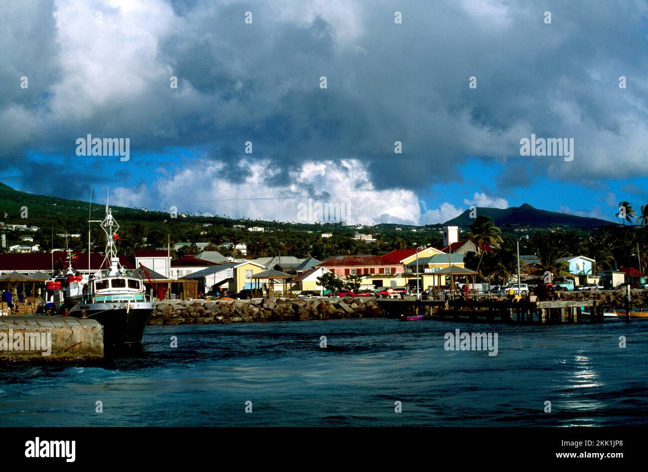 Charlestown Nevis Hafen vom Meer Stockfoto