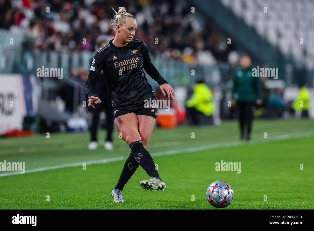 Turin, Italien. 24.. November 2022. Stina Blackstenius vom Arsenal Women FC in Aktion während des UEFA Women's Champions League 2022/23 - Gruppe C Fußballspiels zwischen Juventus Women FC und Arsenal Women FC im Allianz Stadium. (Foto: Fabrizio Carabelli/SOPA Images/Sipa USA) Guthaben: SIPA USA/Alamy Live News Stockfoto