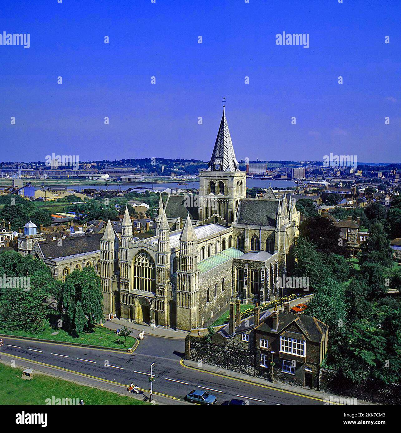 Blick aus der Vogelperspektive auf die Kathedrale von Rochester, Kent. UK Stockfoto