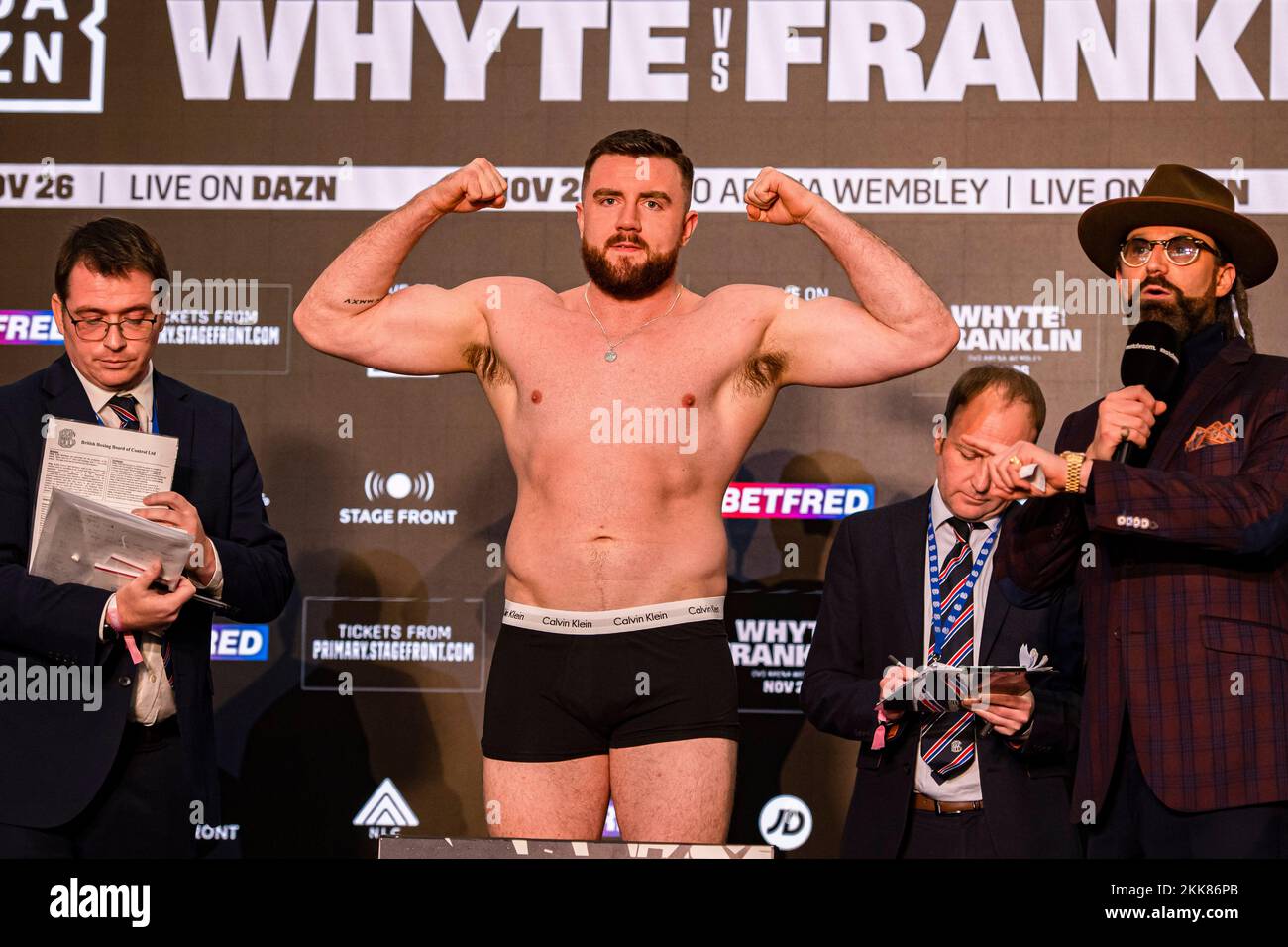 LONDON, VEREINIGTES KÖNIGREICH. 25.. November 2022. Thomas Carty während des Whyte vs Franklin und Undercards Public Wiegevorgangs im Trommelwembley am Freitag, den 25. November 2022 in LONDON (nur redaktionelle Verwendung, Lizenz für kommerzielle Nutzung erforderlich. Keine Verwendung bei Wetten, Spielen oder Veröffentlichungen von Clubs/Ligen/Spielern.) Kredit: Taka G Wu/Alamy Live News Stockfoto