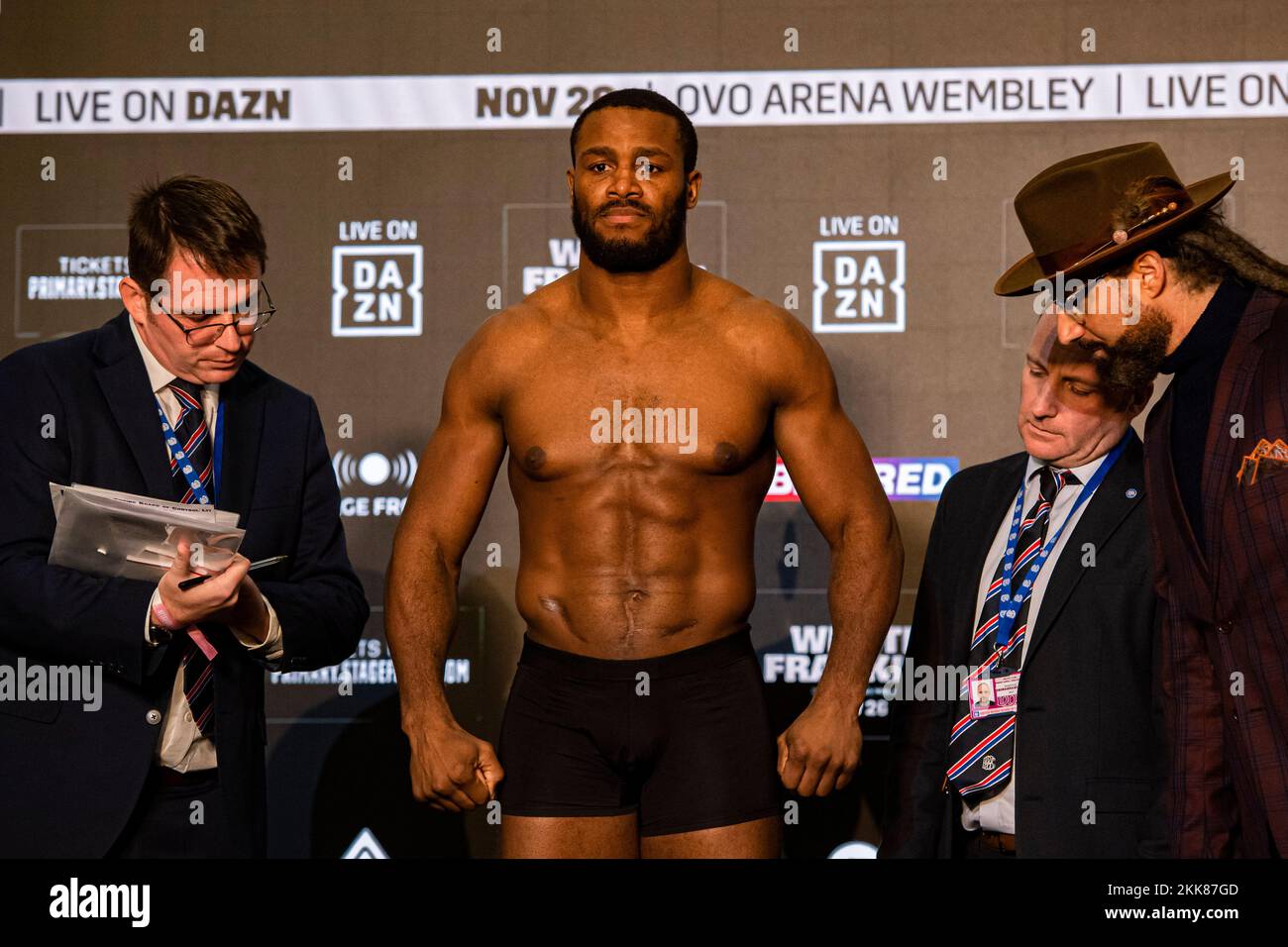 LONDON, VEREINIGTES KÖNIGREICH. 25.. November 2022. Cheavon Clarke beim Whyte vs Franklin and Undercards Public Wiegen im Drum Wembley am Freitag, den 25. November 2022 in LONDON (nur redaktionelle Verwendung, Lizenz für kommerzielle Nutzung erforderlich. Keine Verwendung bei Wetten, Spielen oder Veröffentlichungen von Clubs/Ligen/Spielern.) Kredit: Taka G Wu/Alamy Live News Stockfoto