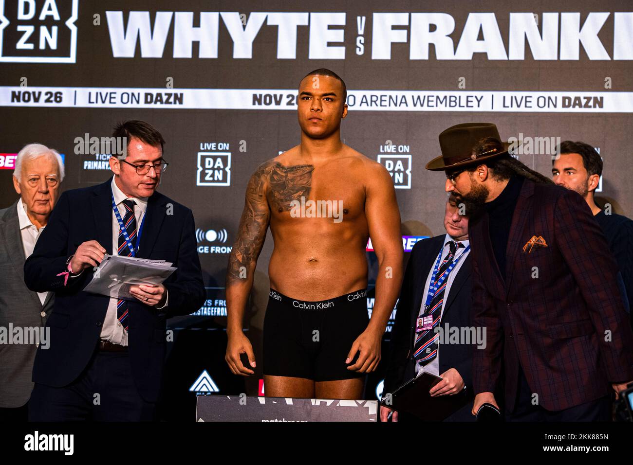 LONDON, VEREINIGTES KÖNIGREICH. 25.. November 2022. Fabio Wardley beim Wiegen von Whyte gegen Franklin und Undercards Public im Drum Wembley am Freitag, den 25. November 2022 in LONDON (nur redaktionelle Verwendung, Lizenz für kommerzielle Nutzung erforderlich. Keine Verwendung bei Wetten, Spielen oder Veröffentlichungen von Clubs/Ligen/Spielern.) Kredit: Taka G Wu/Alamy Live News Stockfoto