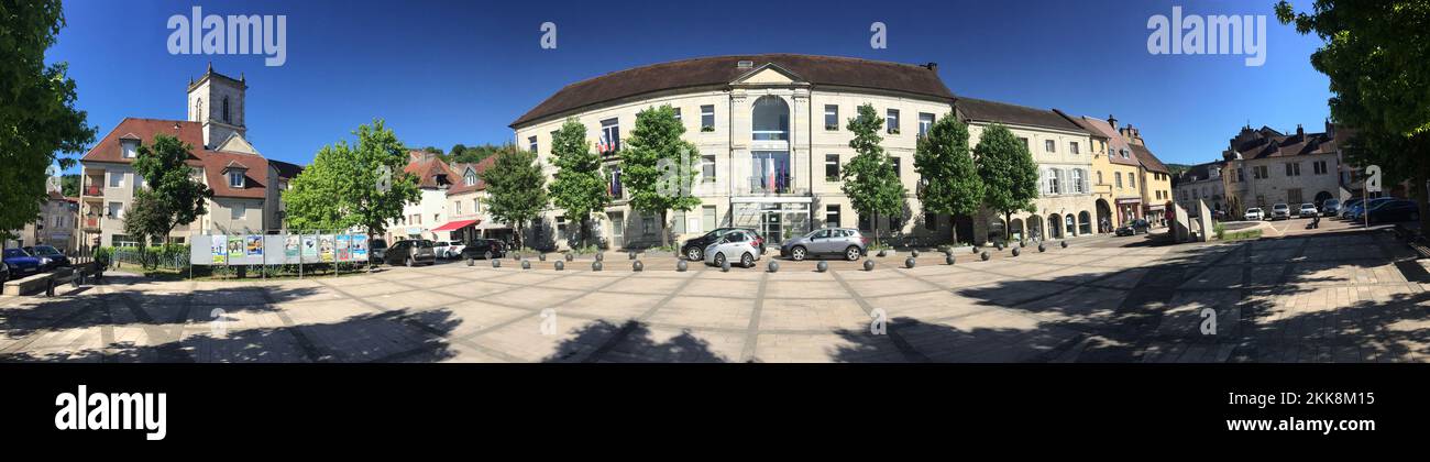 Baume les Dames, Frankreich - 10. Juni 2017: Marktplatz bei Beaume les Dames in Frankreich. Stockfoto