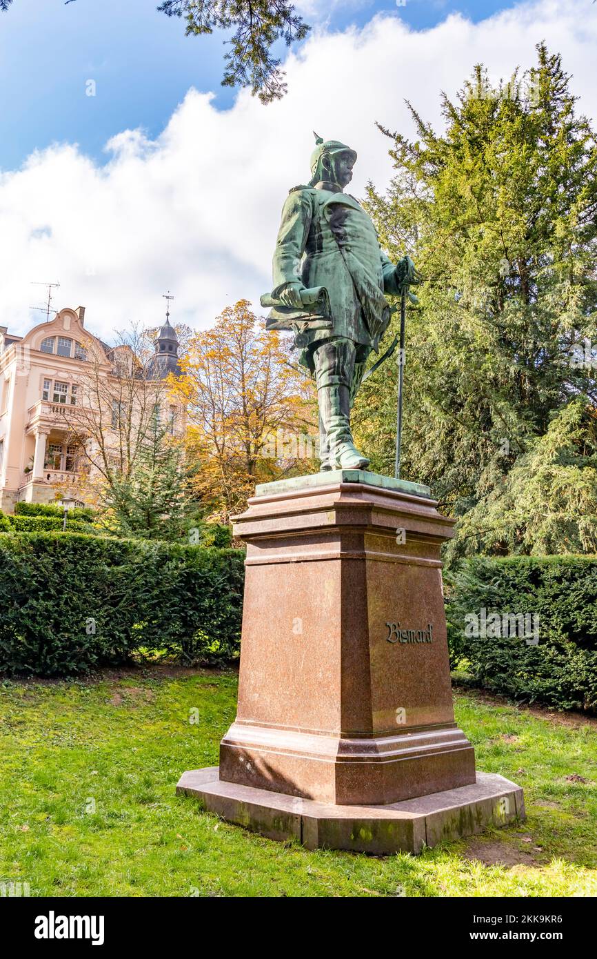 Wiesbaden, 31. Oktober 2020: Statue des Cancellors Bismarck im Nero Park in Wiesbaden. Stockfoto