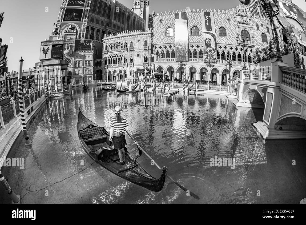 Las Vegas, USA - 15. Juni 2012: Las Vegas The venetian Hotel Casino, ausgestattet mit Kanälen und Gondeln für Touristen in Las Vegas, Nevada. Stockfoto