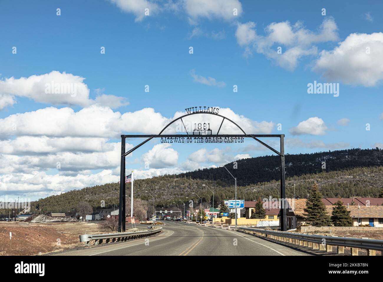 Williams, Arizona - 7. März 2019: Beim Betreten des eisernen Stadttores zur Stadt Williams, dem Tor zum Grand Canyon. Stockfoto