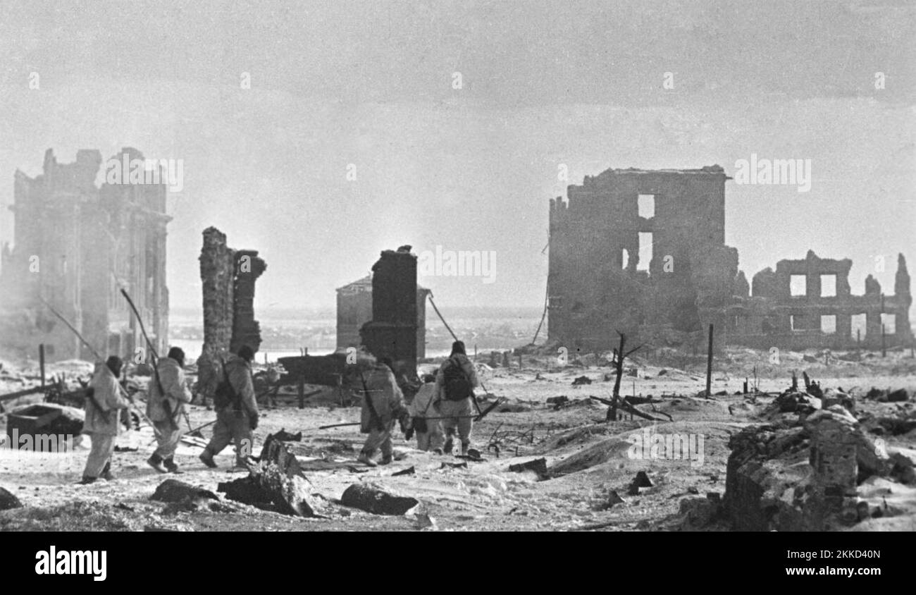 SCHLACHT DER STALINGRAD-Sowjettruppen in der Stadt nach der Befreiung im Februar 1943. Foto: SIB Stockfoto