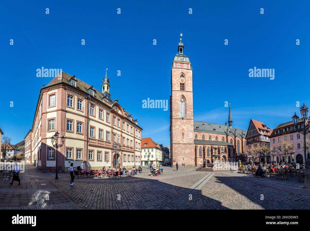 NEUSTADT, DEUTSCHLAND - 25. FEB 2019: Blick auf Neustadt. Neustadt-an-der-Weinstraße - Stadt in Rheinland-Pfalz, im Herzen der Deutschen Weinstraße Stockfoto