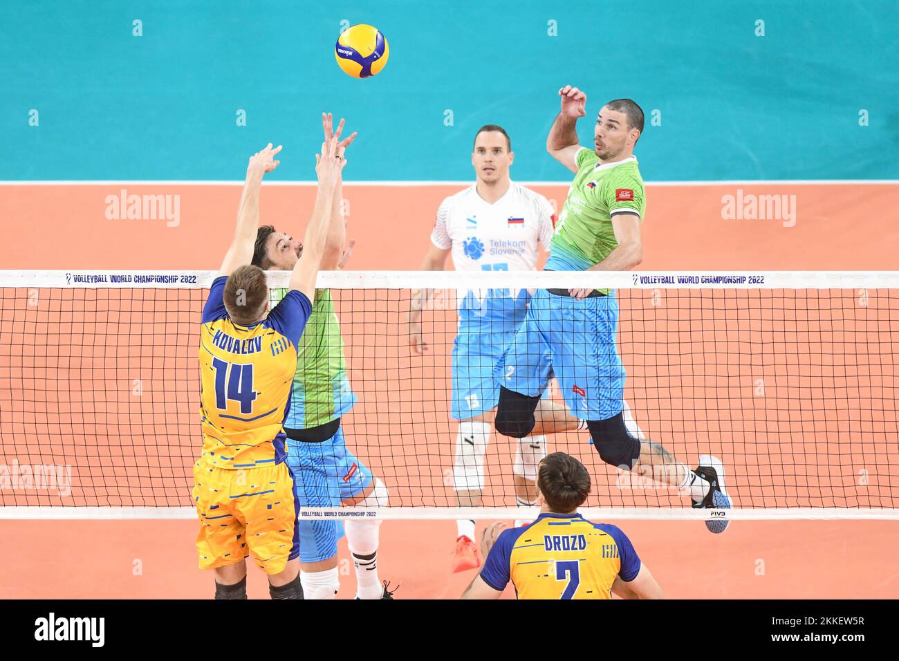 Alen Pajenk (Slowenien) gegen die Ukraine. Volleyball-Weltmeisterschaft 2022. Viertelfinale Stockfoto