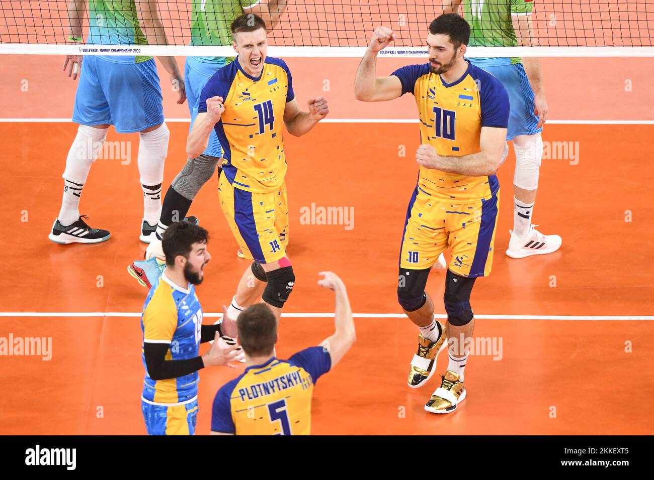 Die Ukraine feiert einen Punkt gegen Slowenien. Volleyball-Weltmeisterschaft 2022. Viertelfinale Stockfoto