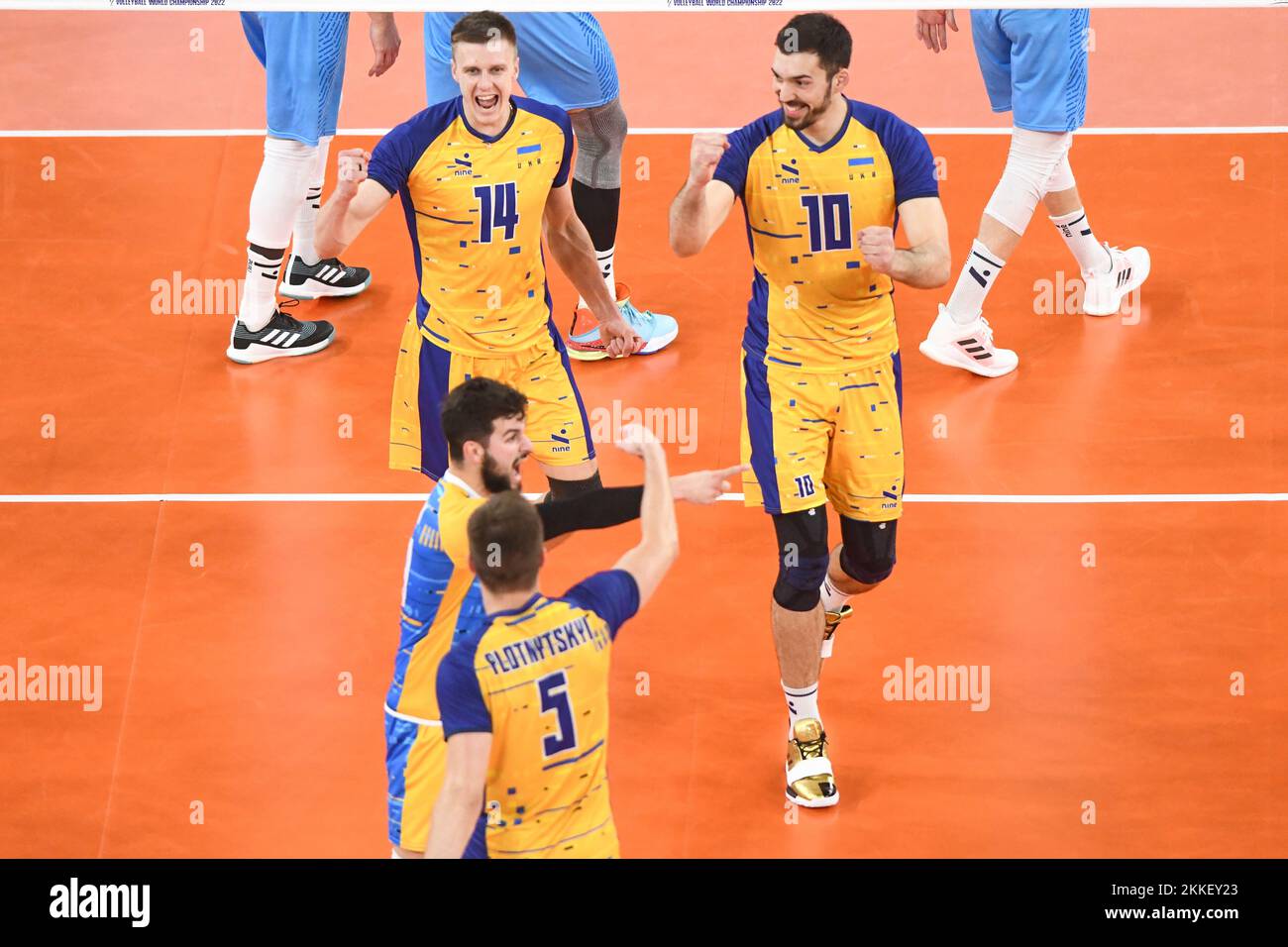 Die Ukraine feiert einen Punkt gegen Slowenien. Volleyball-Weltmeisterschaft 2022. Viertelfinale Stockfoto