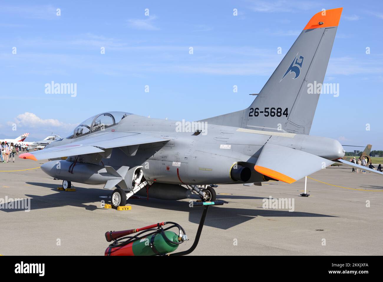 Präfektur Aomori, Japan - 07. September 2014: Japan Air Self-Defense Force Kawasaki T-4 Trainingsflugzeug. Stockfoto