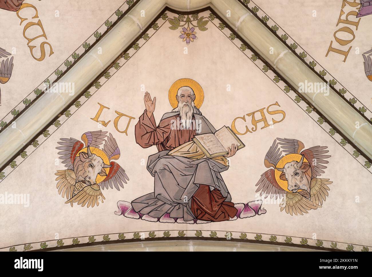BERN, SCHWEIZ - 27. JUNI 2022: Das Fresko des Evangelisten Lukas in der Kirche Peter und Paul kirche aus dem 19. Jh. Stockfoto