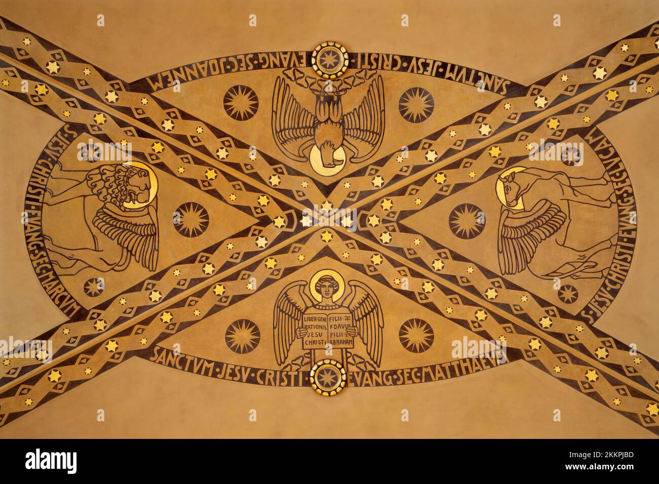 ZÜRICH, SCHWEIZ - 1. JULI 2022: Das Deckenfresko von vier Evangelistensymbolen in der Kirche St. Anton von Fritz Kunz (1921). Stockfoto