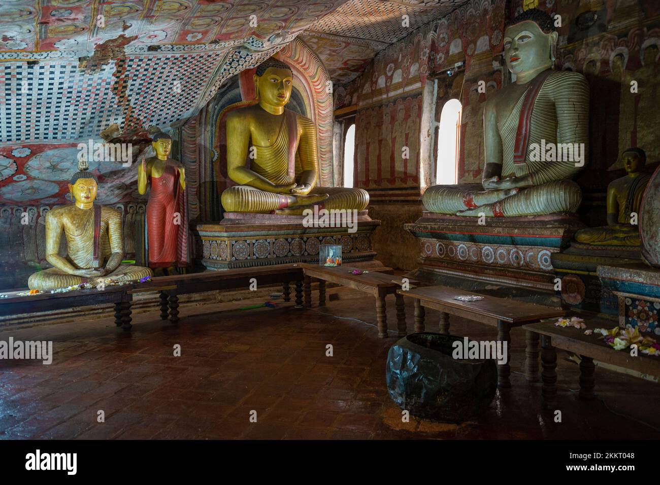 Im alten buddhistischen Höhlentempel Rangiri Dambulu Viharaya (Goldener Tempel). Dambulla, Sri Lanka Stockfoto