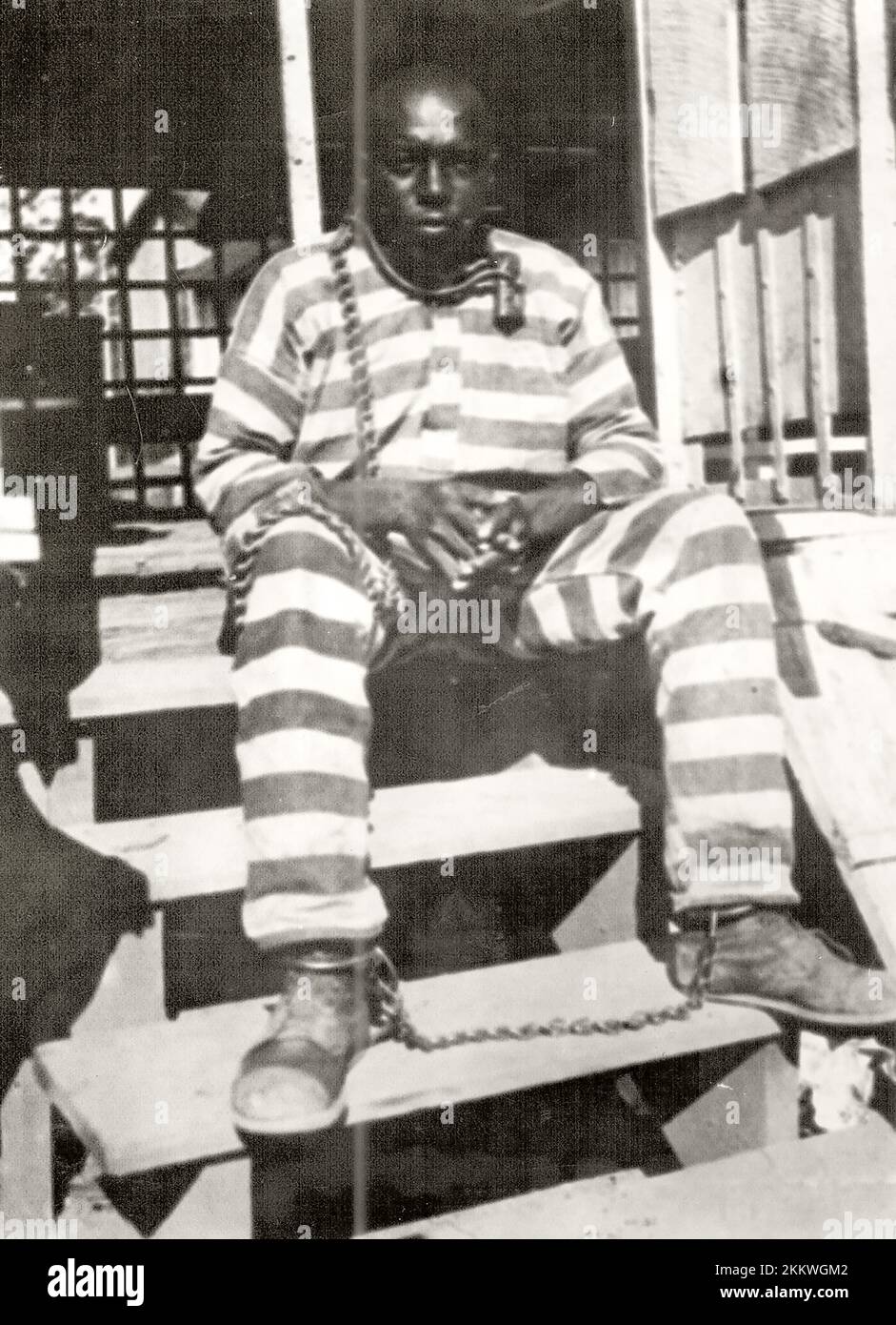 Ein schwarzer Gefangener in Ketten im Staat Georgia im Jahr 1932. Stockfoto