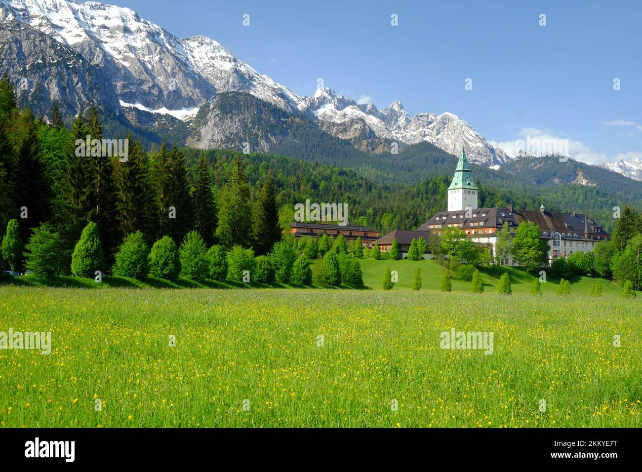 Schloss Elmau im Wettersteingebirge Stockfoto