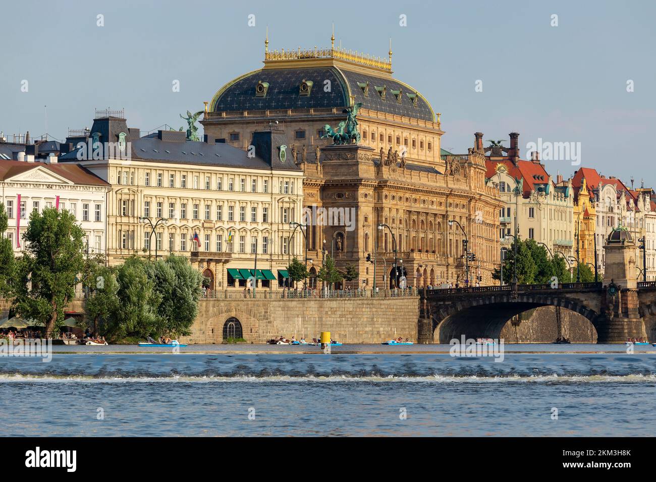 PRAG, TSCHECHISCHE REPUBLIK - AUGUST 2022; Nationaltheater Stockfoto