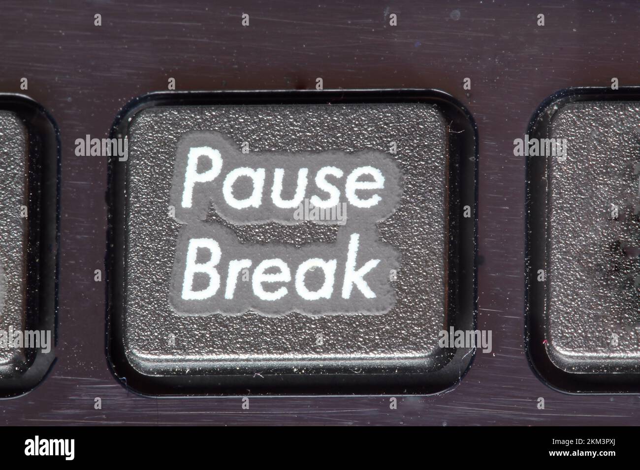 Das Konzept „Pause machen“. Pause, Taste auf einem Laptop-Computer unterbrechen. Vermeiden Sie Stress. Stockfoto