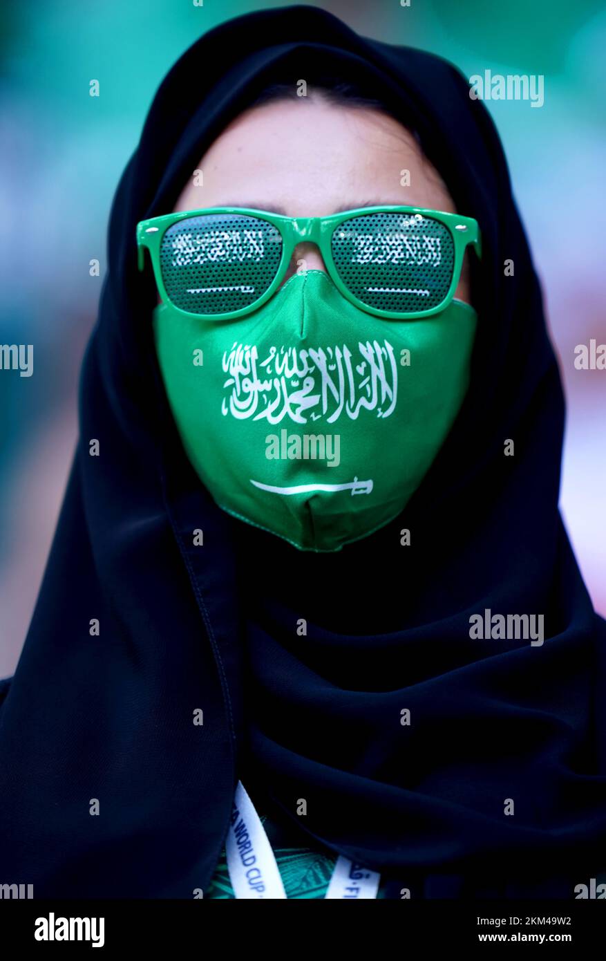 Ein Saudi-arabischer Fan vor dem Spiel der Gruppe C der FIFA ...
