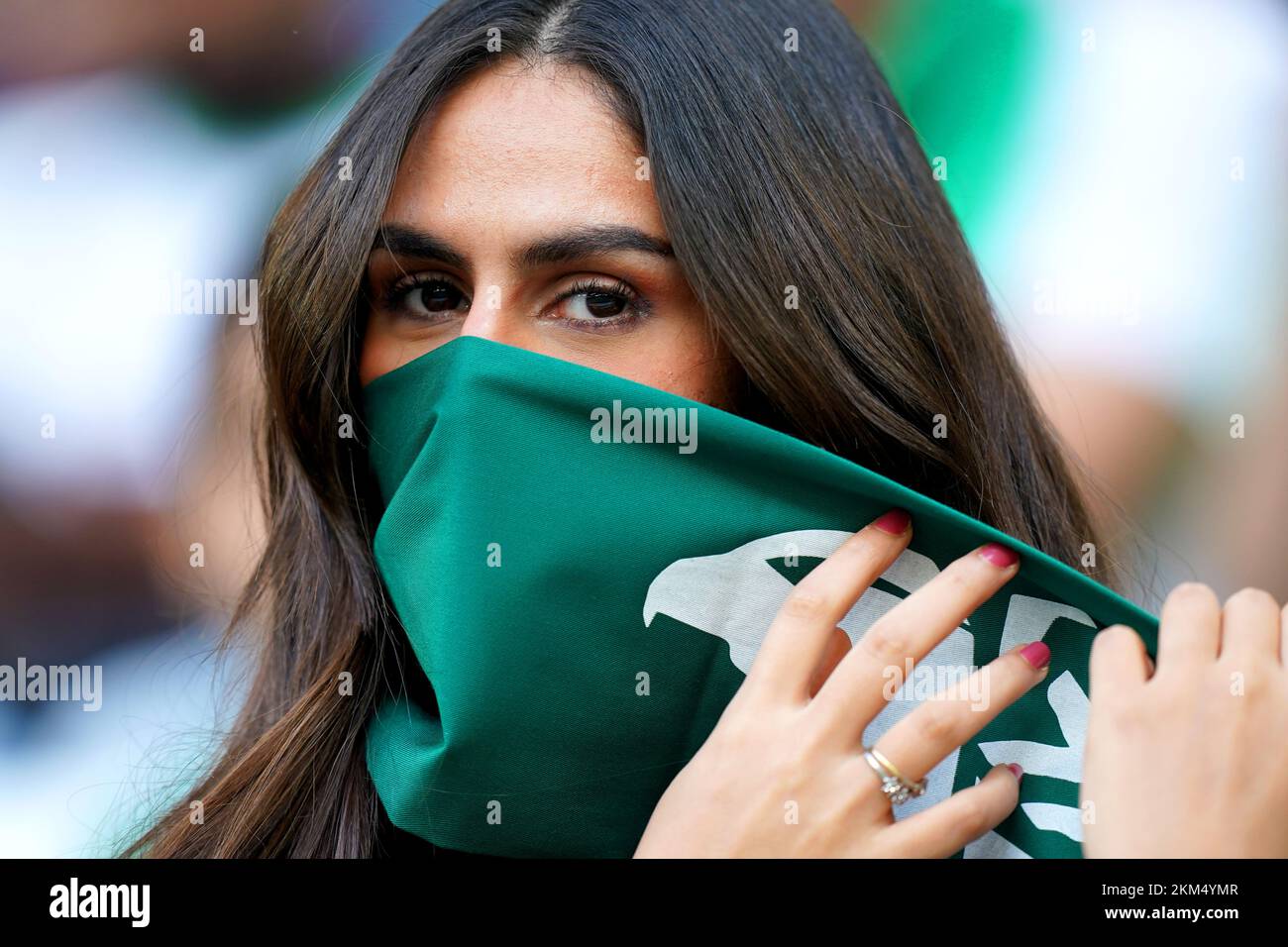 Ein Saudi-arabischer Fan vor dem Spiel der Gruppe C der FIFA ...