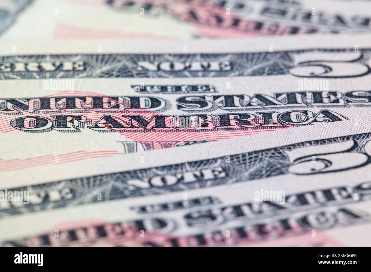 Zusammengefaltet amerikanische Bargeld-Banknoten von 50 Dollar, ein Haufen amerikanische Dollar mit einem Nennwert von 50 Dollar Stockfoto