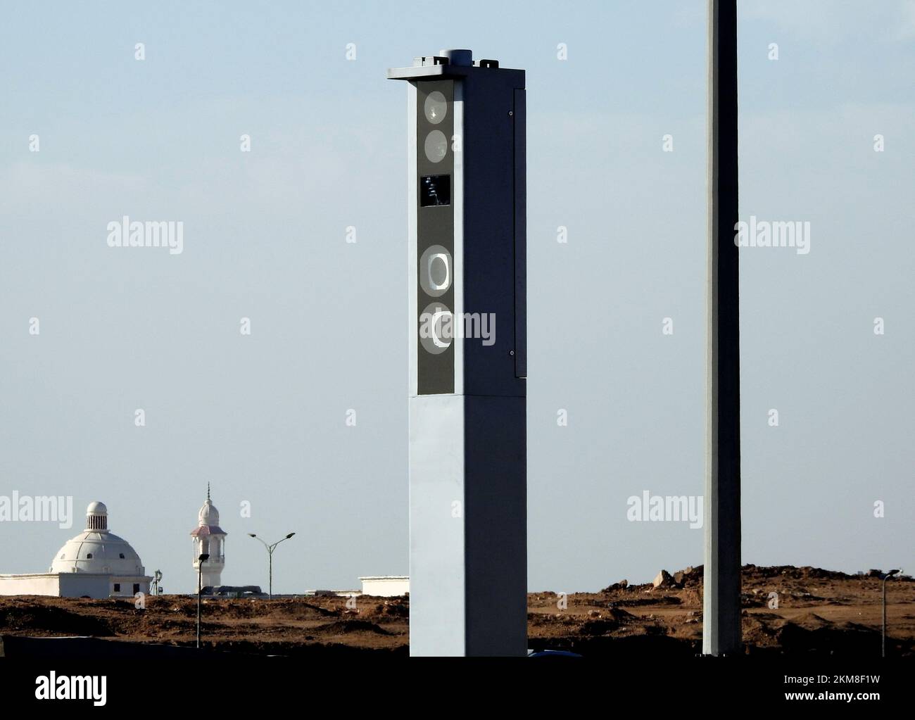 Eine Radarkamera zur Überwachung der Autobahnen, um die Fahrzeuge auf den Straßen zu erkennen und aufzuzeichnen, und die Behörde kann die oben genannten Stockfoto