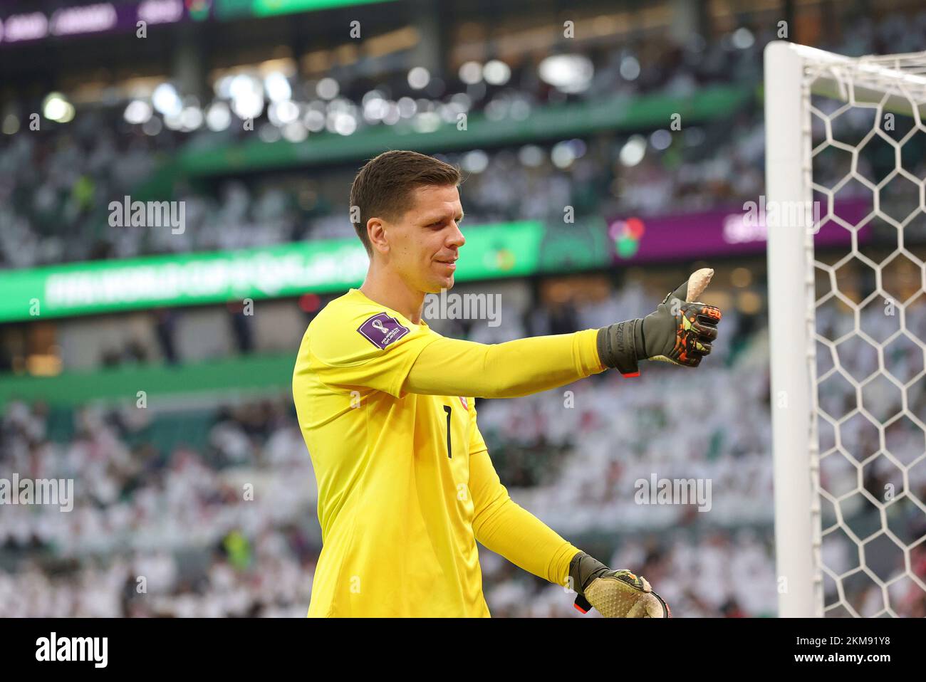 Doha, Katar. 26.. November 2022. firo : 26.11.2022, Fußball, FIFA-WELTMEISTERSCHAFT 2022 KATAR, Weltmeisterschaft 2022 Katar, Weltmeisterschaft 2022 Katar, Gruppenbühne, Gruppe C, Spiel 22, Polen - Saudi-arabischer Goalwart Wojciech Szczesny, Polen, Thumbs Up, Jubilation Credit: dpa/Alamy Live News Stockfoto